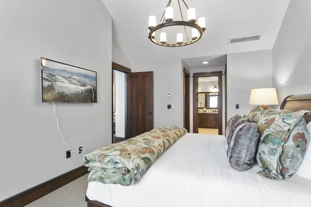 Arrowleaf Lodge - Two Bedroom Condo #401 by Deer Valley Resort
