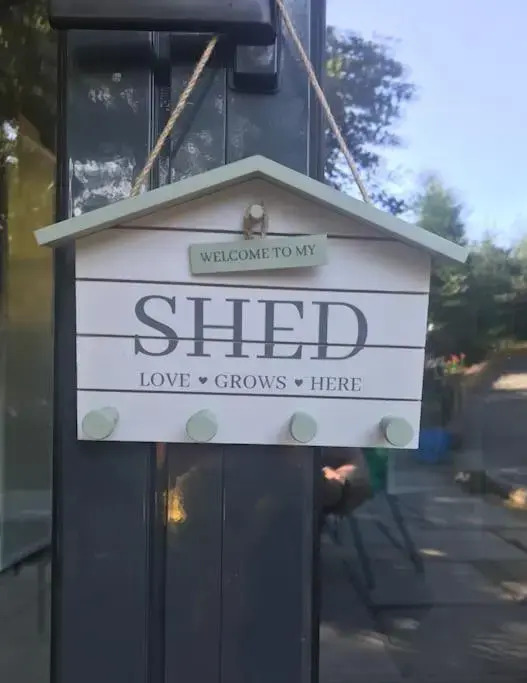 The Shed . A cosy, peaceful, 96% recycled, chalet.