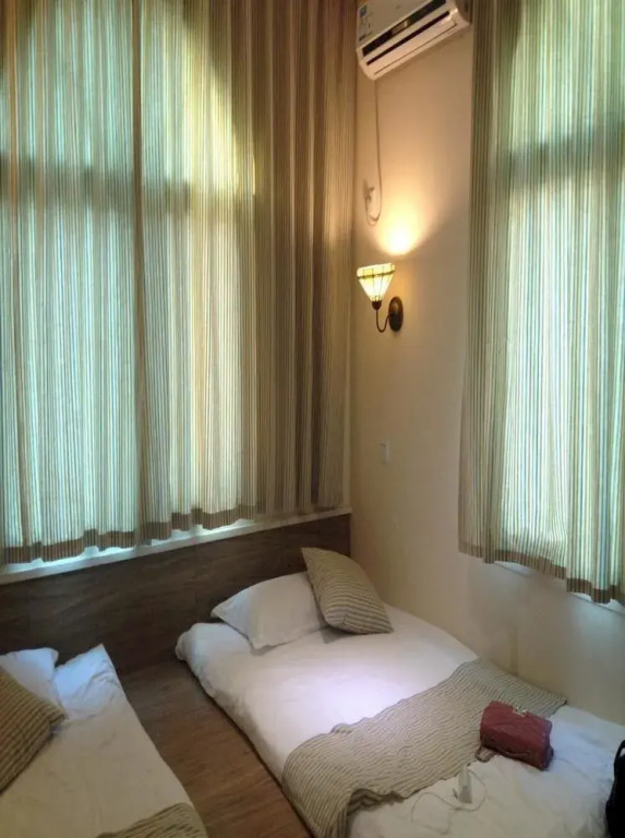 Chuxia Holiday Inn