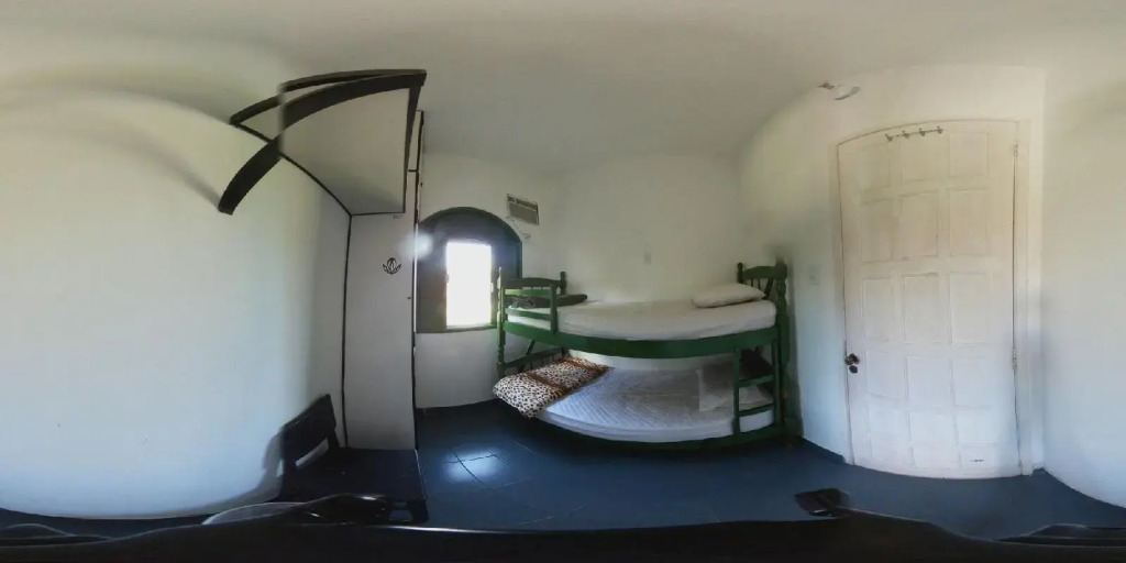 Onça da Praia Hostel