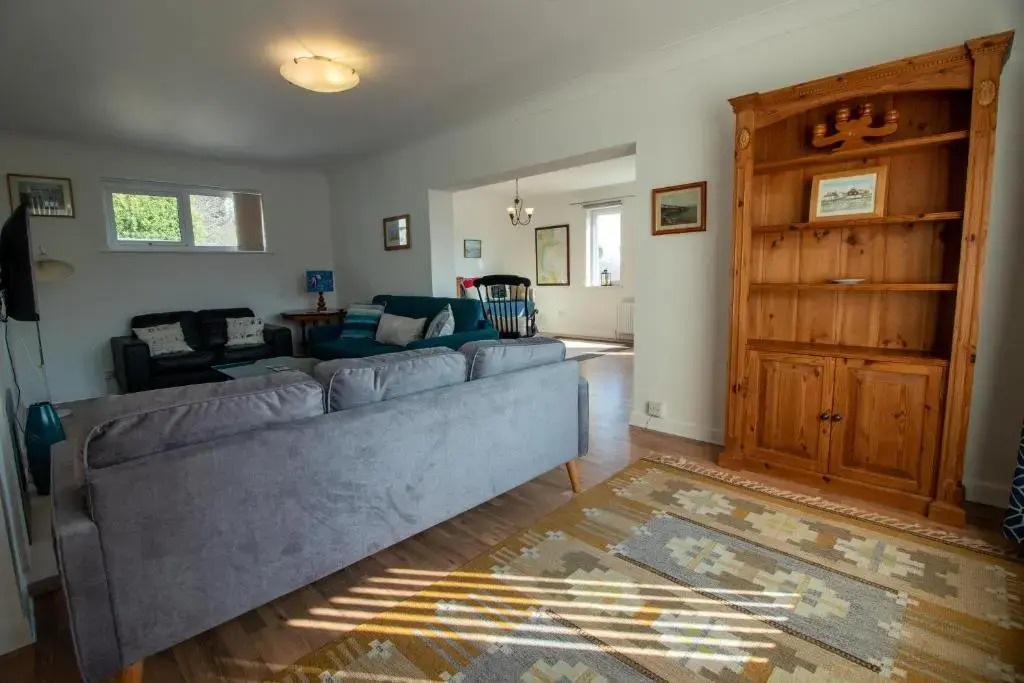 Spacious Home - Sea & Steam Train Views + Garden