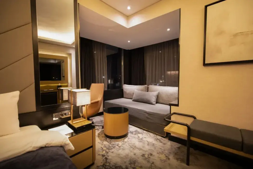 The V Hotel