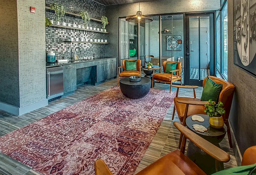 Luxurious 2BR - 2Bath W/ Gym | Downtown at Yale