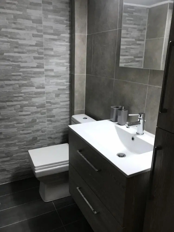 Renovated minimal aptm next to metro