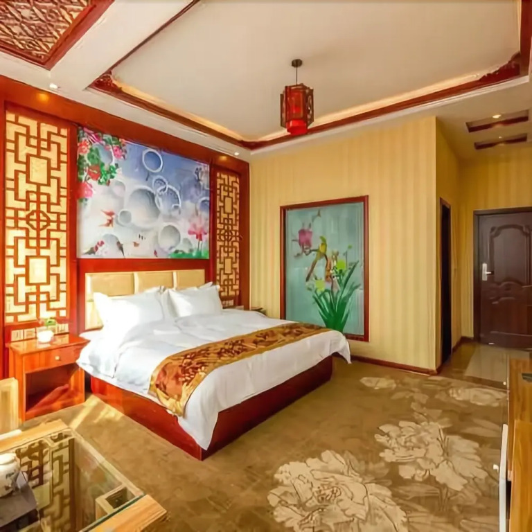 Linglong Yage Holiday Hotel (Lijiang Sanyi International Airport)