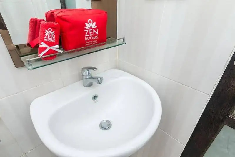 ZenRooms Seminyak Gunung Athena