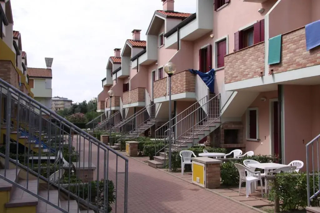 Appartamento con due Camere in Residence con Piscina a Rosolina Mare