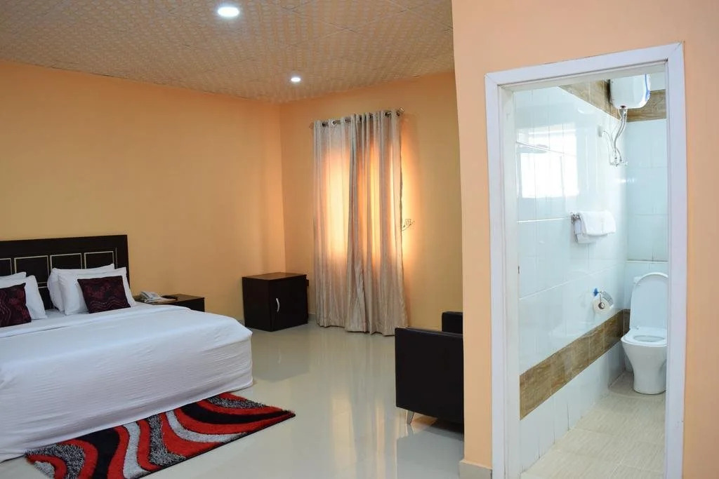 Chariot Hotel