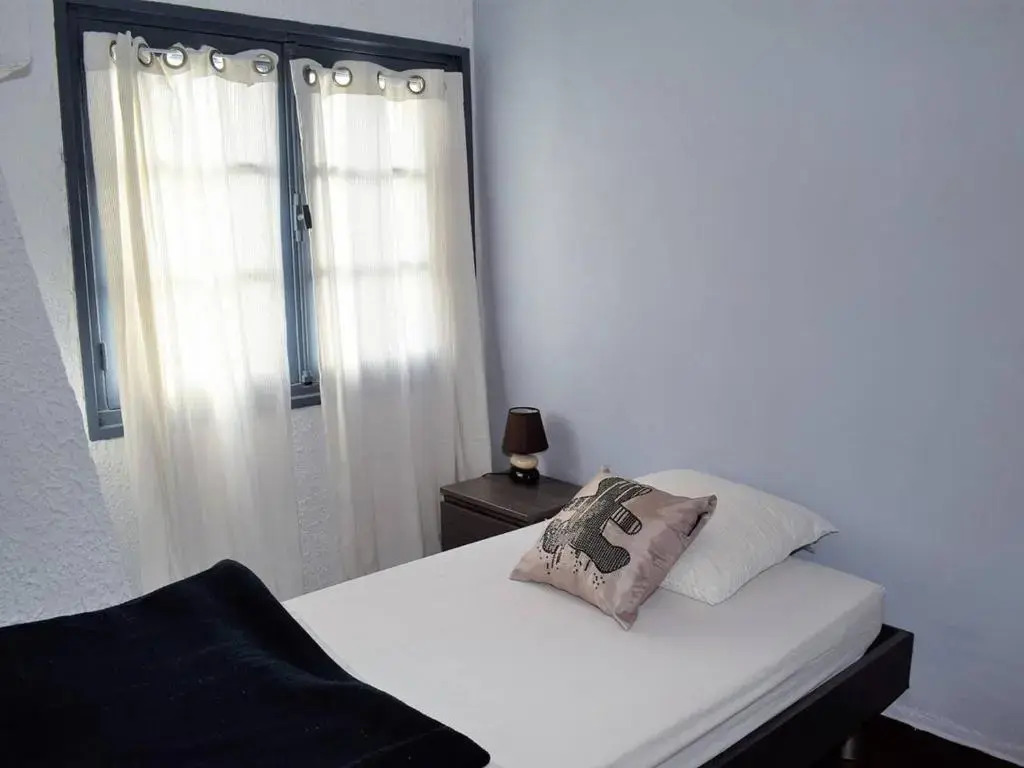 Maison à Perros-Guirec avec jardin, cour, cheminée, WIFI et proche du port de Ploumanach - FR-1-368-62