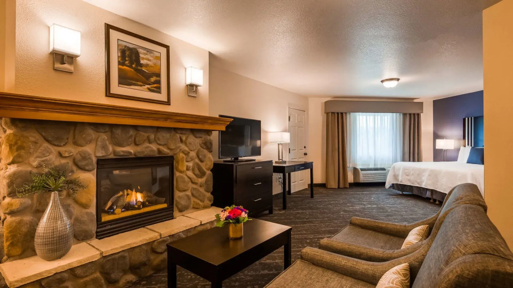 Best Western Plus Edmonds Harbor Inn