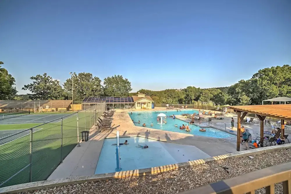 5 Mi to Strip! Pointe Royale Condo w/ Indoor Pool