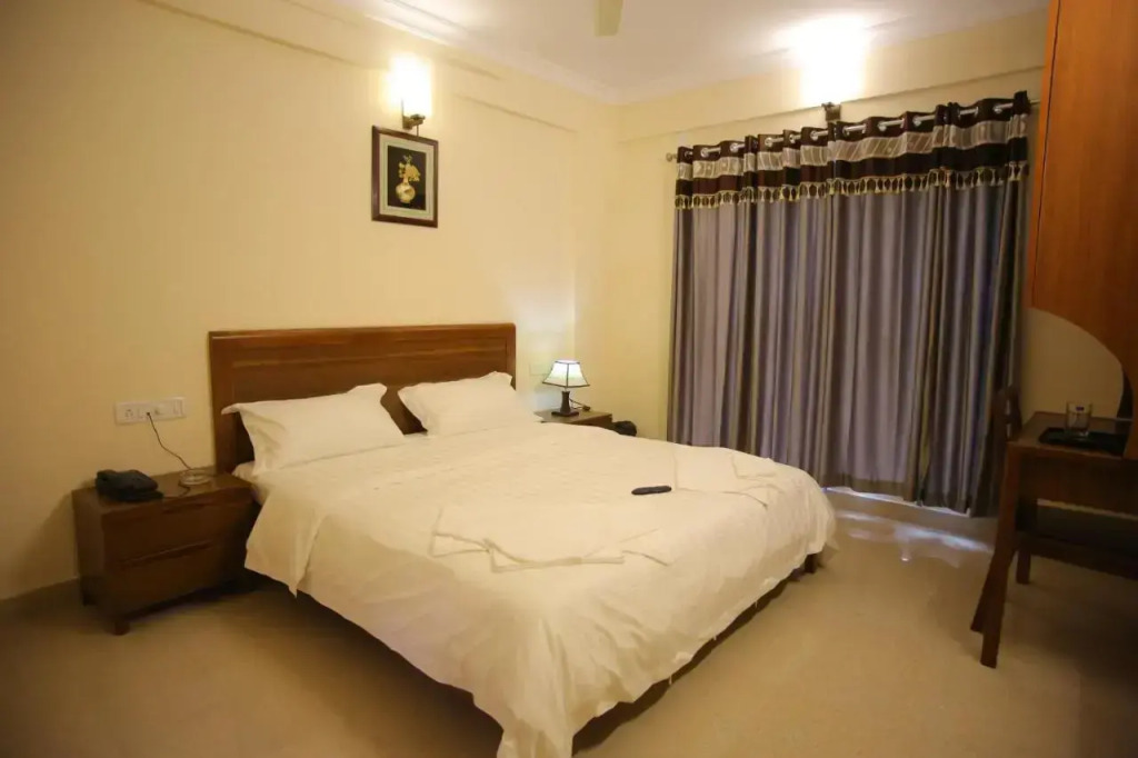 The Lounge Business Hotel