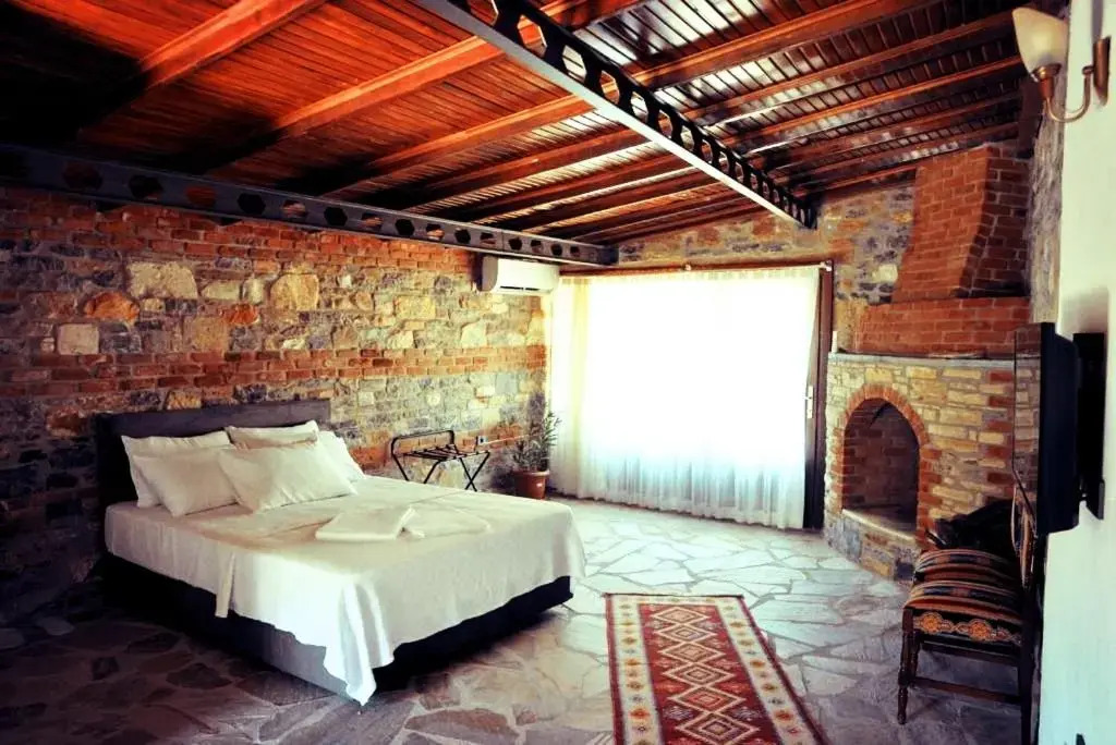 Pir Efes Konakları