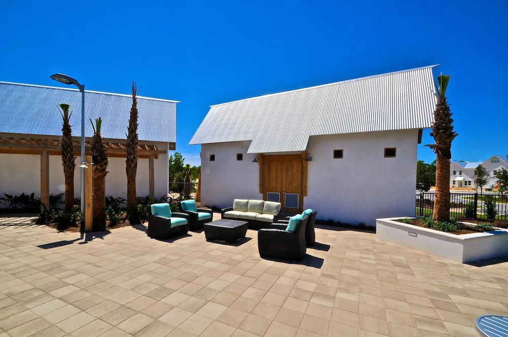 Time to Chill 3 Bedroom Condo By Coastal Dreamin