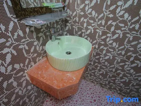 Yuanyuan Boutique Hotel (Shanghai Fengxiantou Bridge Shop)