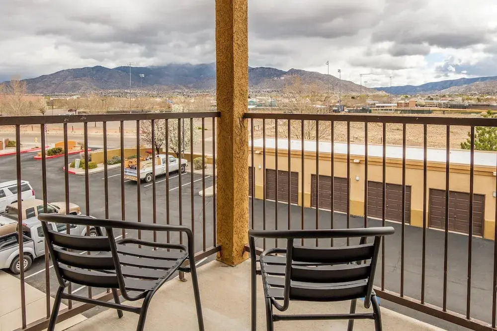 Eastside 1 & 2 BR Apts with balcony by Frontdesk