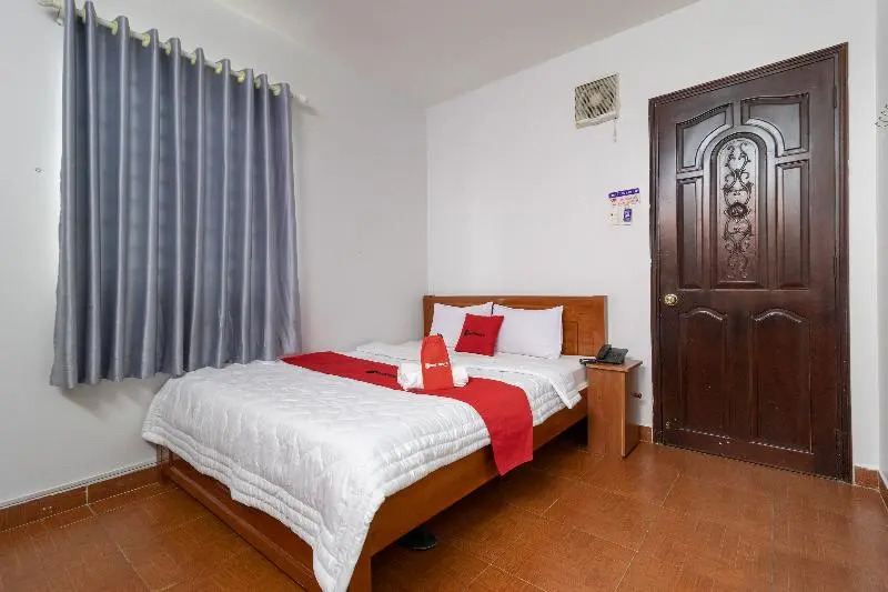 RedDoorz near Tan Huong Market