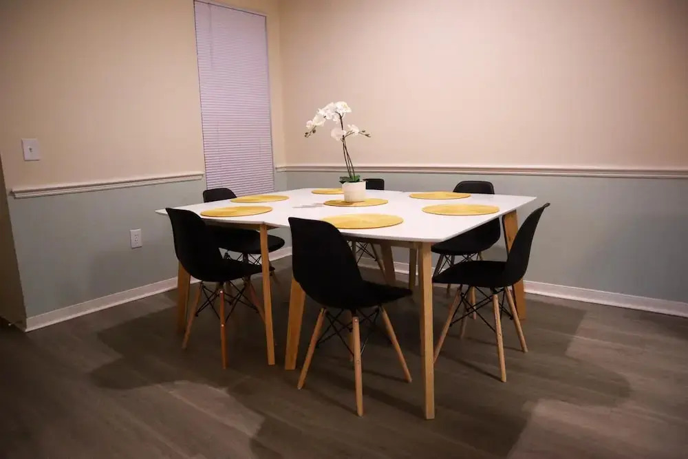 Great location and upgraded apartment!