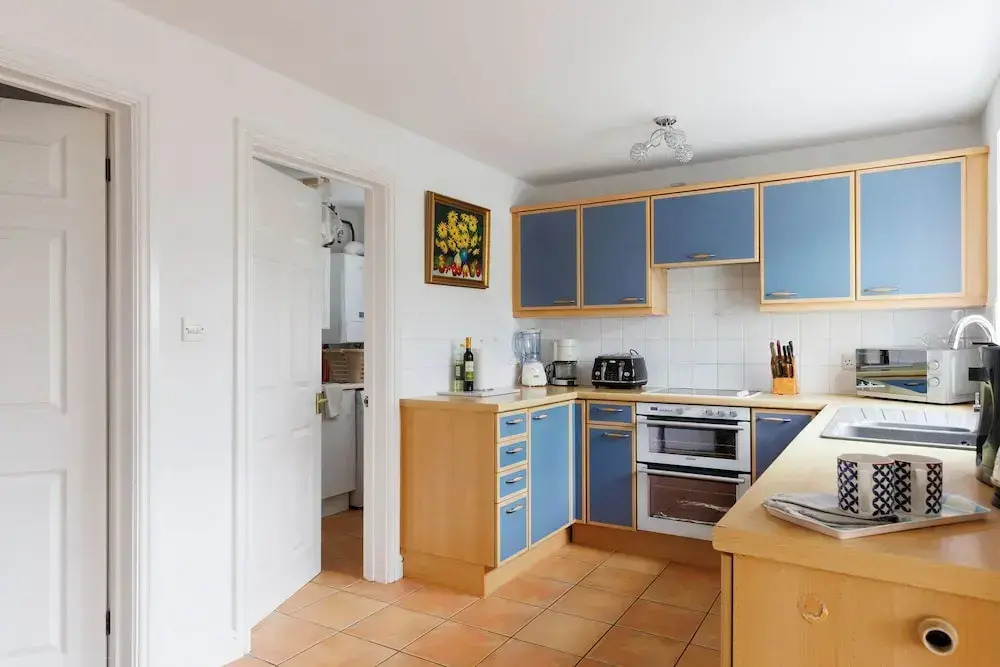 Spacious 4-bed Seaside Retreat in Selsey