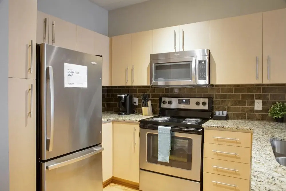 Southend 1 BR Apt with Parking by Frontdesk