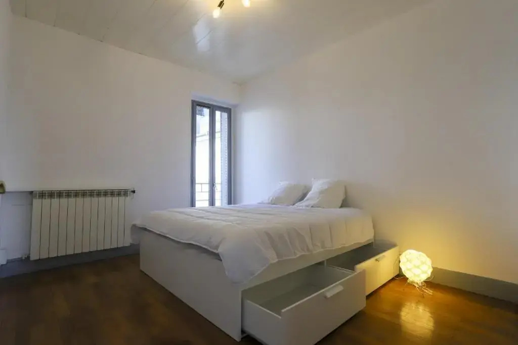Les Glieres centre ville spacieux au 5ieme etage