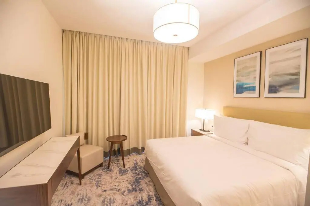 Luxurious 5 Bedroom Apartment - Full Ocean view
