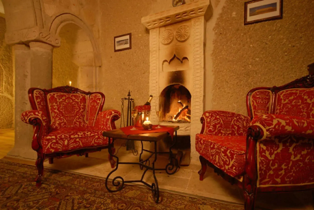 Travellers Cave Hotel
