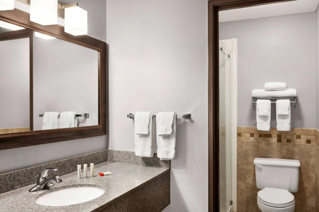 AmericInn by Wyndham Sauk Centre