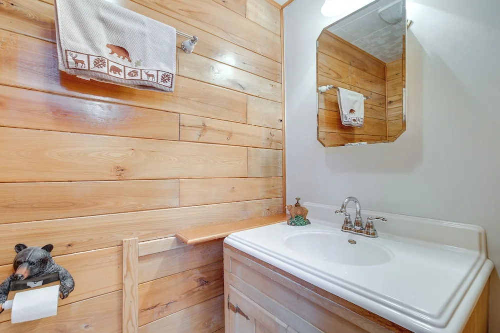 Private Dock + Screened Porch: Echo Lake Cabin