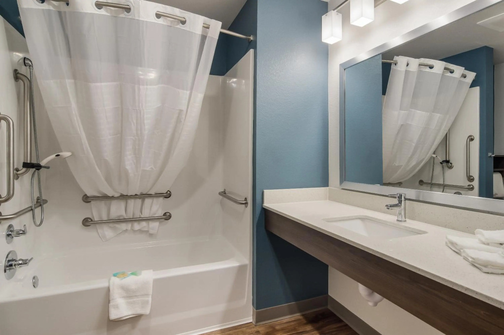 WoodSpring Suites Cleveland North