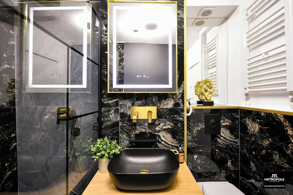 Metropole Apartments Central City