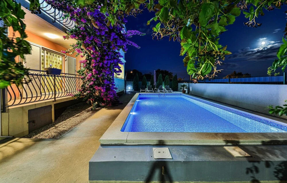 Nice Home in Kastel Luksic With Wifi and 6 Bedrooms