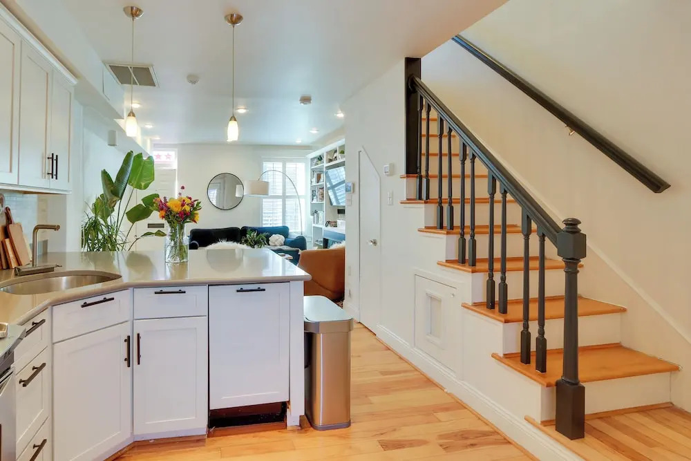 2 Mi to National Mall: Stunning Townhome w/ Patio!