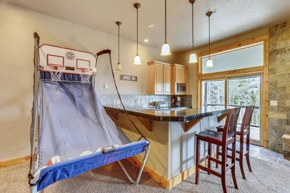 Swift Getaway 5 Bedroom Home by Redawning