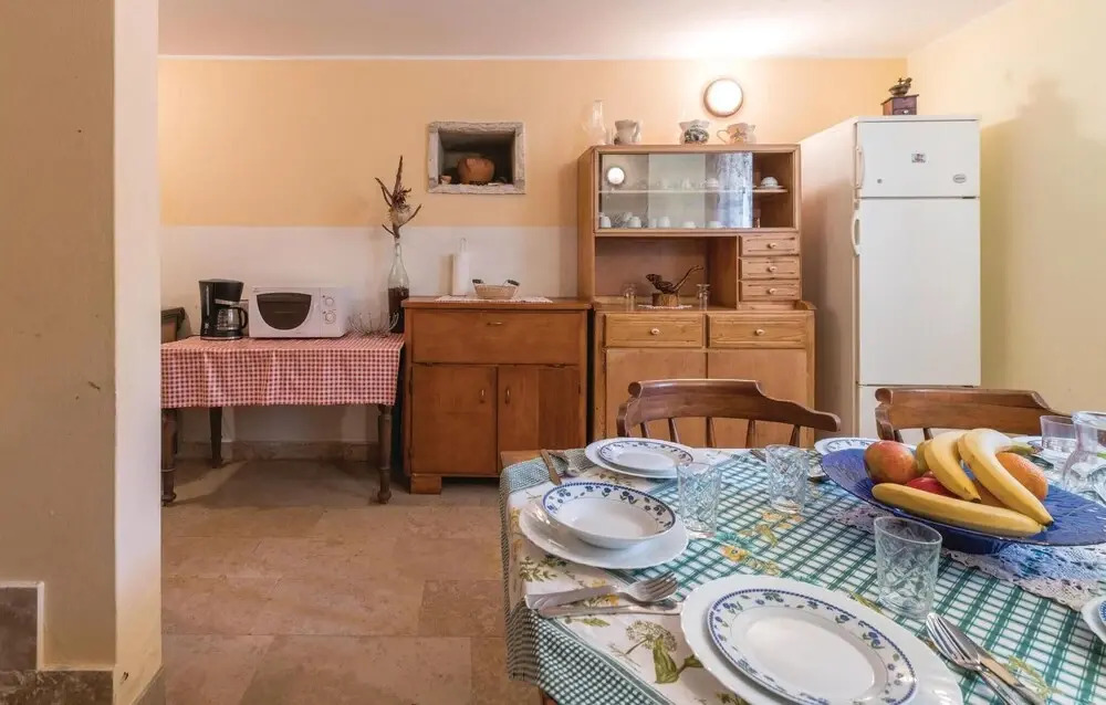 Amazing Home in Vodnjan-kacana With Wifi and 4 Bedrooms