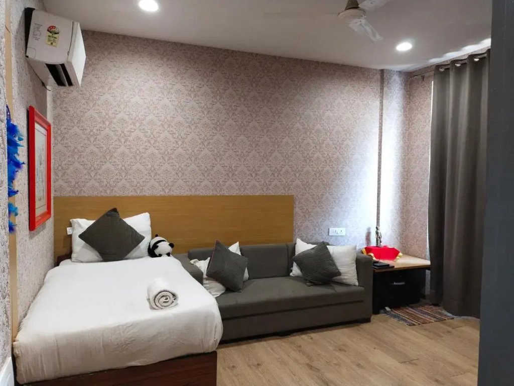 Saltstayz Select – Near Sohna Road City Center