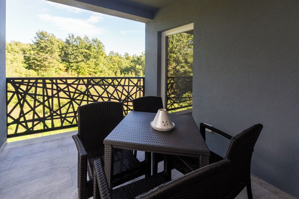 House Cetiri Hrasta