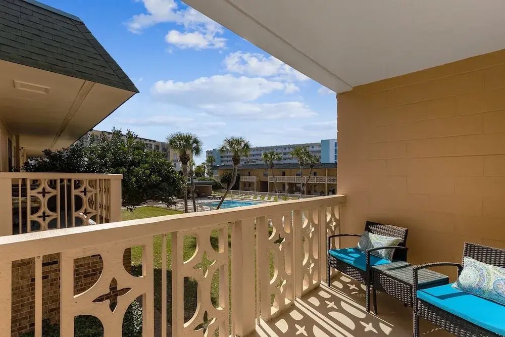 Venus 206 is a 1 BR on Okaloosa Island steps from the pool and easy beach access by RedAwning