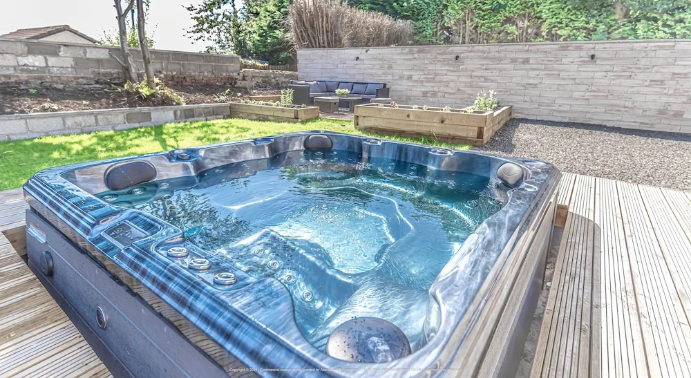 1 Bed Cottage-Sleeps 2-Parking-Pets-Hot Tub
