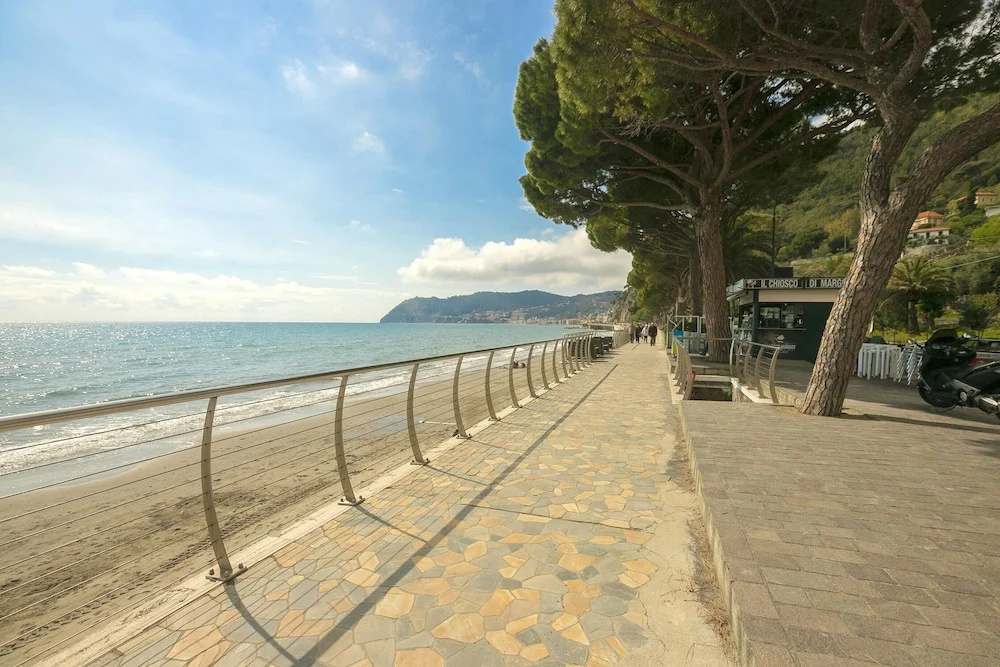 Apartment With 3 Bedrooms in Alassio, With Enclosed Garden and Wifi Near the Beach