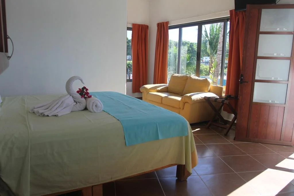 Las Brisas Hotel & Restaurant