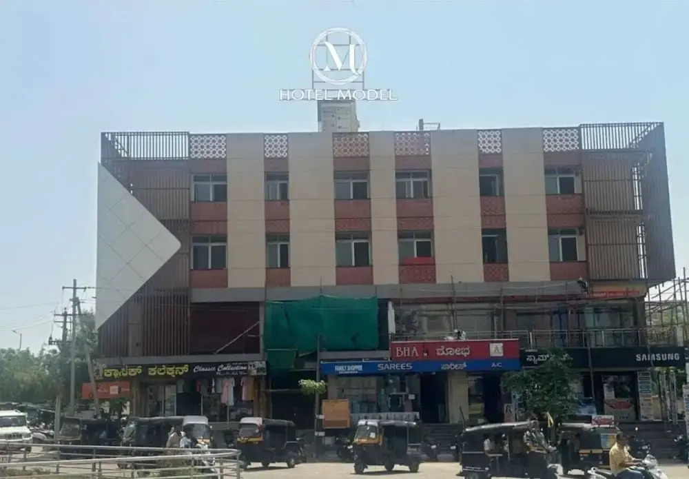 Model Grand Inn