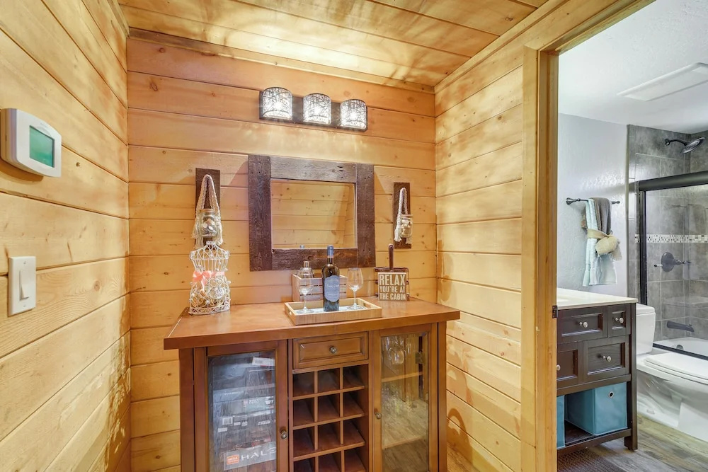 Spacious Yard & Deck! Great Space in Munds Park