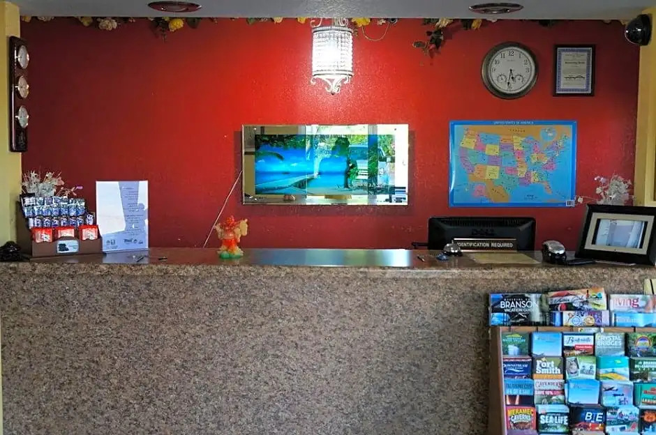 Ozark Inn & Suites