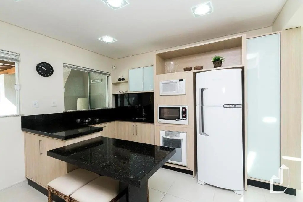TRIPLEX COM 03 SUíTES E BANHEIRA HIDROMASSAGEM