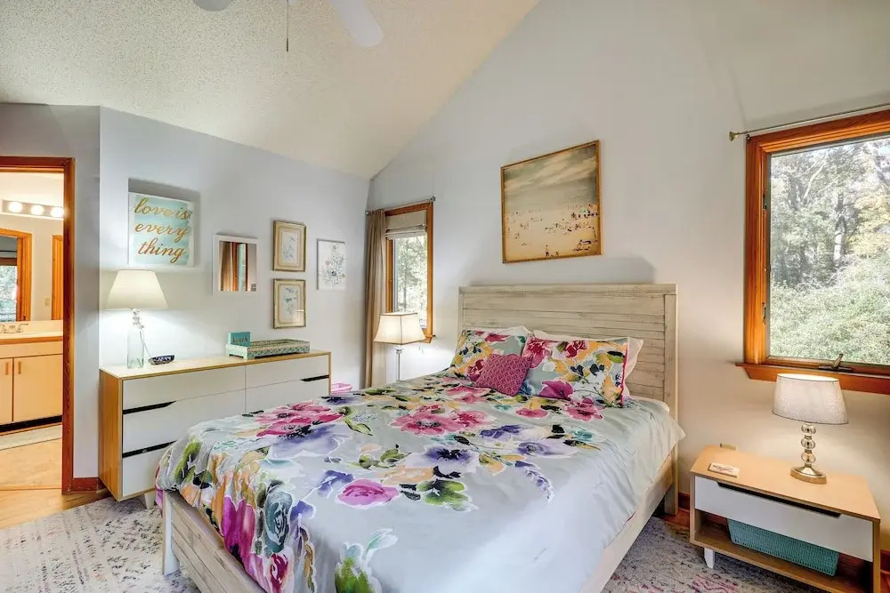 1/2 Mi to Beach Access: Southern Shores Gem + Deck
