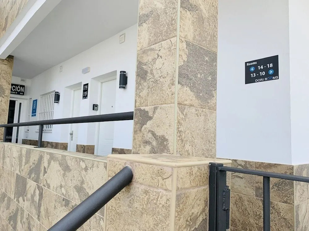 DORI ROOMS - Hostal