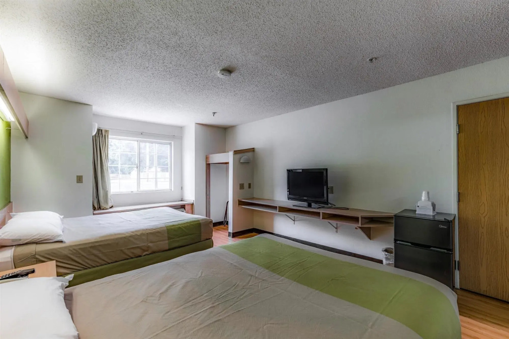 Motel 6-Charlotte, NC - University