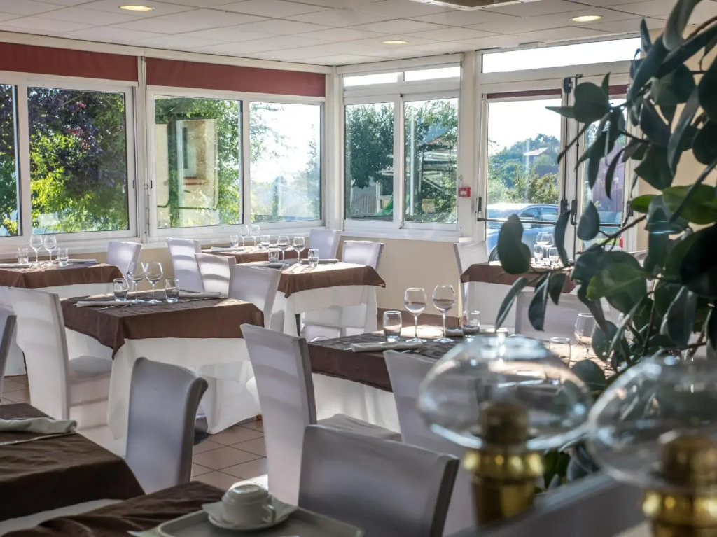 Logis Hôtel - Auberge du Pastel - Hôtel 3 étoiles et Restaurant
