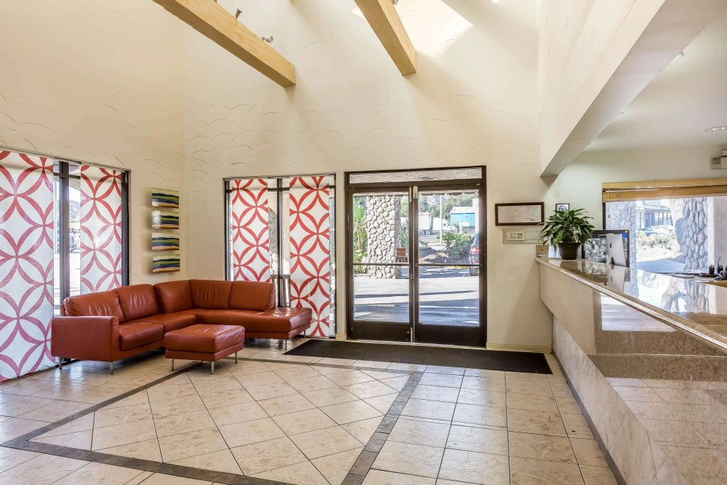 Rodeway Inn Magic Mountain Area